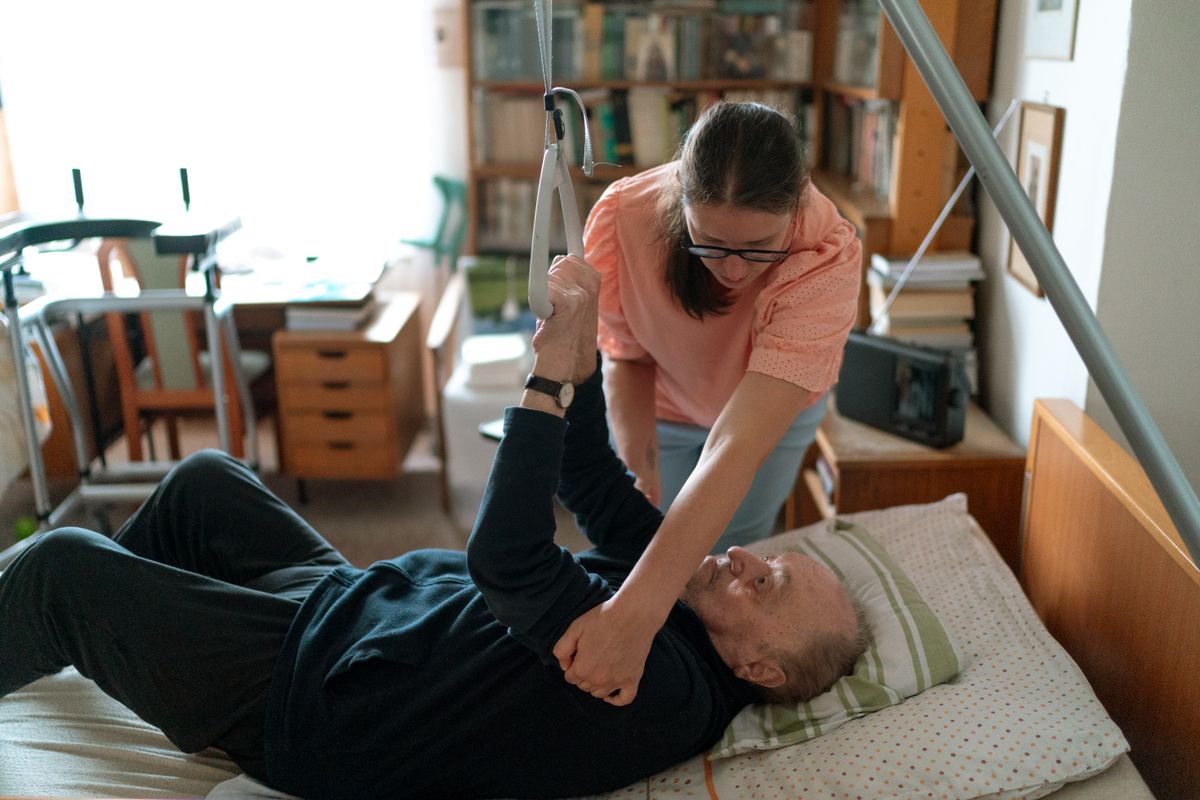 Client recovering mobility at home with exercise support